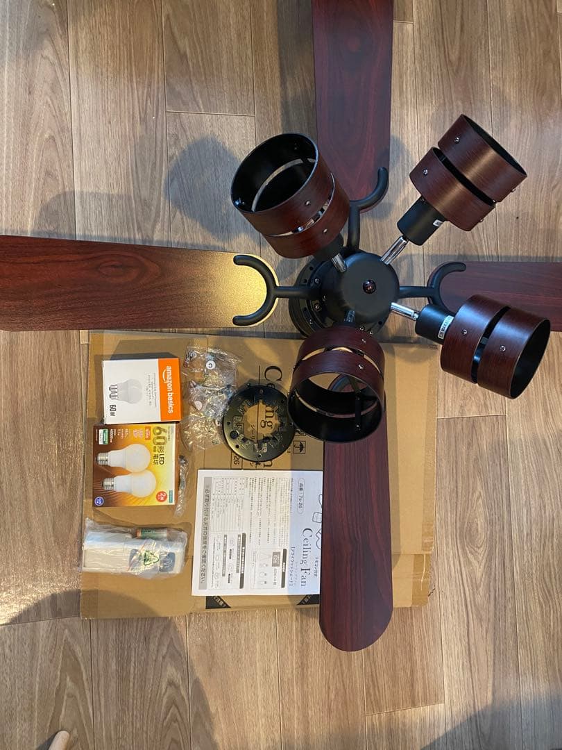 リモコン付きシーリングファン 4灯 LED対応　シーリングライト未使用品電球付き