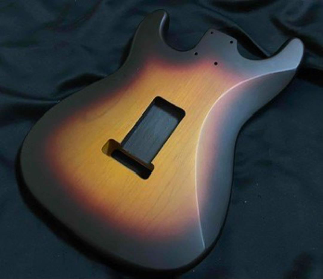 ストラトキャスター サンバーストボディとローストメイプルネックセット打痕の為特価