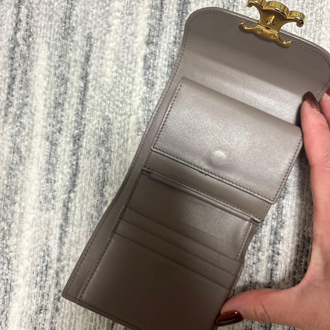 セリーヌ　グレー 二つ折り財布 金色ロゴ付き