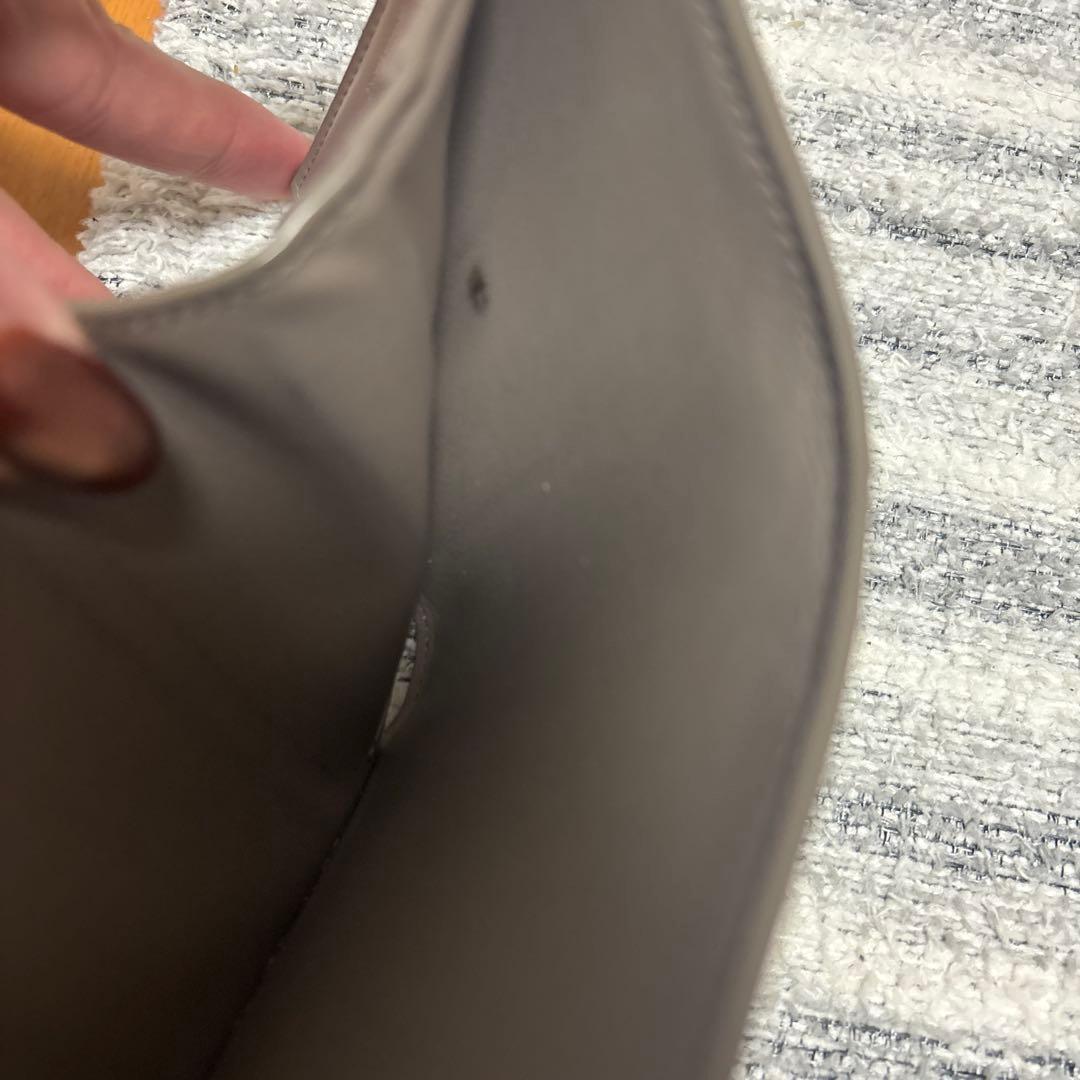 セリーヌ　グレー 二つ折り財布 金色ロゴ付き