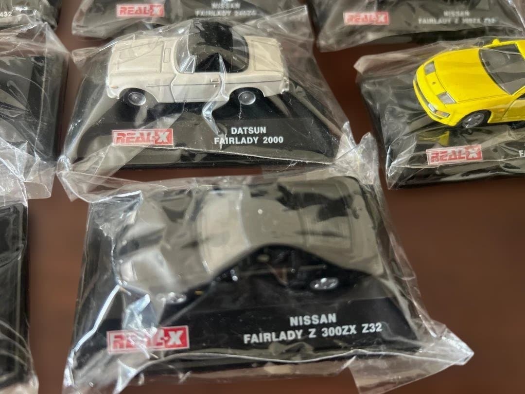 ミニカー DATSUN FAIRLADY 2000 & NISSAN FAIRLADY Z