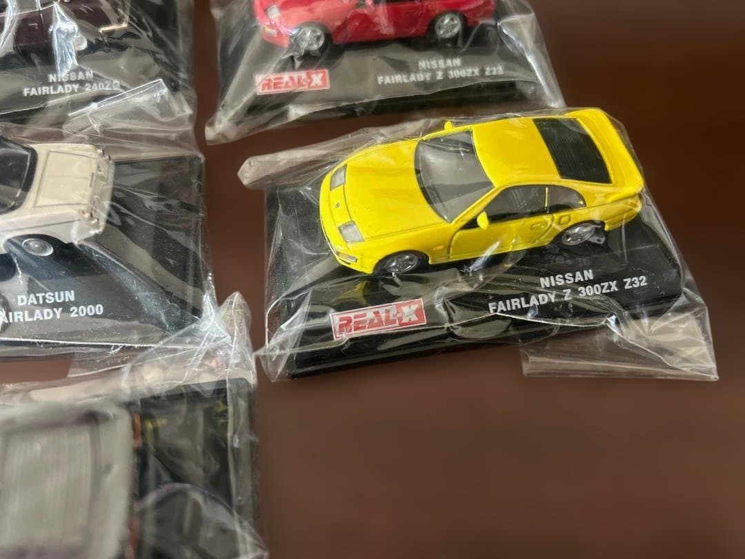ミニカー DATSUN FAIRLADY 2000 & NISSAN FAIRLADY Z