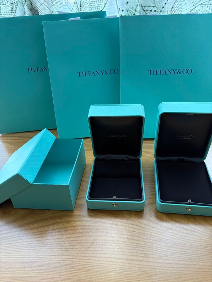 ティファニー・ケース2個・空箱1個・紙袋３枚