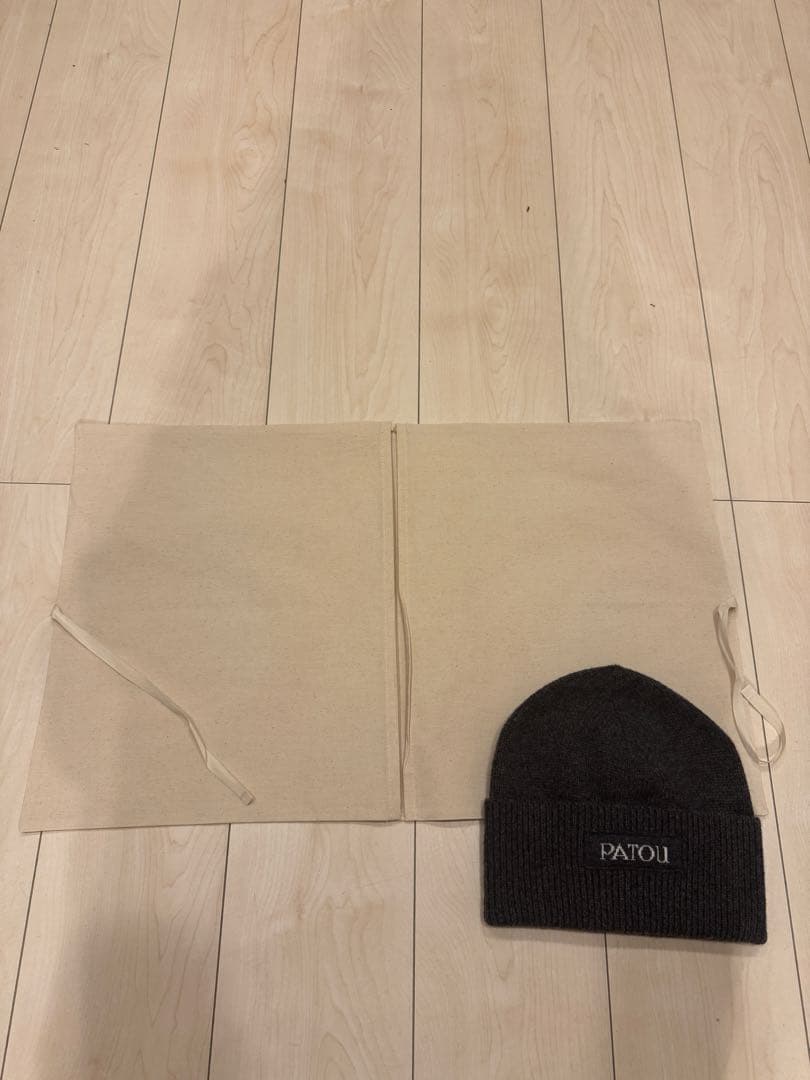 新品未使用品⭐︎PATOU ダークグレー ニット帽　ウール100%