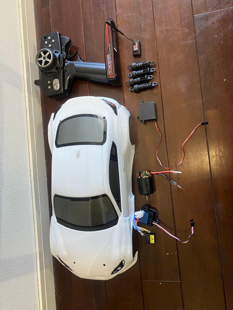 ヨコモRD2.0完成品から外した物GR86ボディ　ホワイト プロポ、ジャイロ