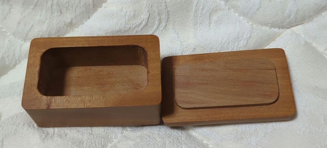 梨の木 小箱 / 蓋付き 木箱 小物入れ アート ギャラリー