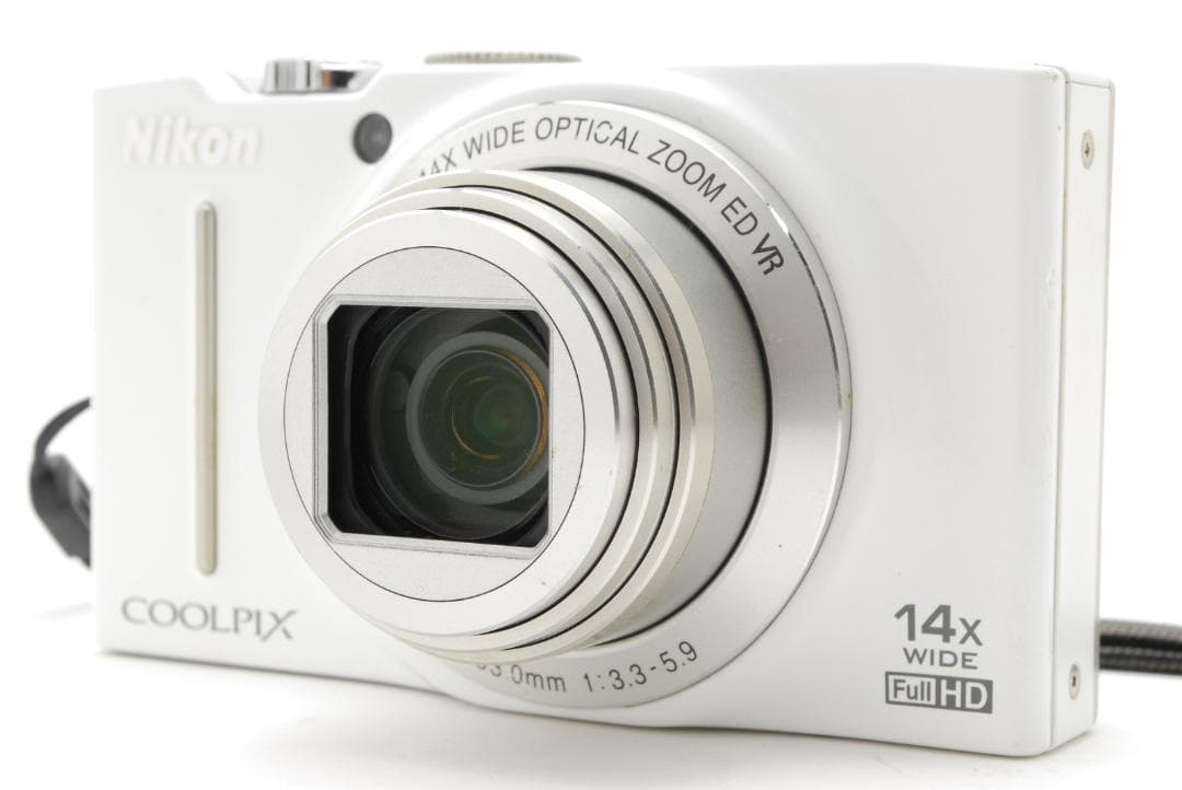 Nikon COOLPIX S8200 本体と付属品