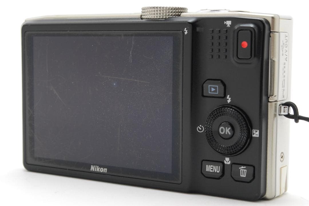 Nikon COOLPIX S8200 本体と付属品