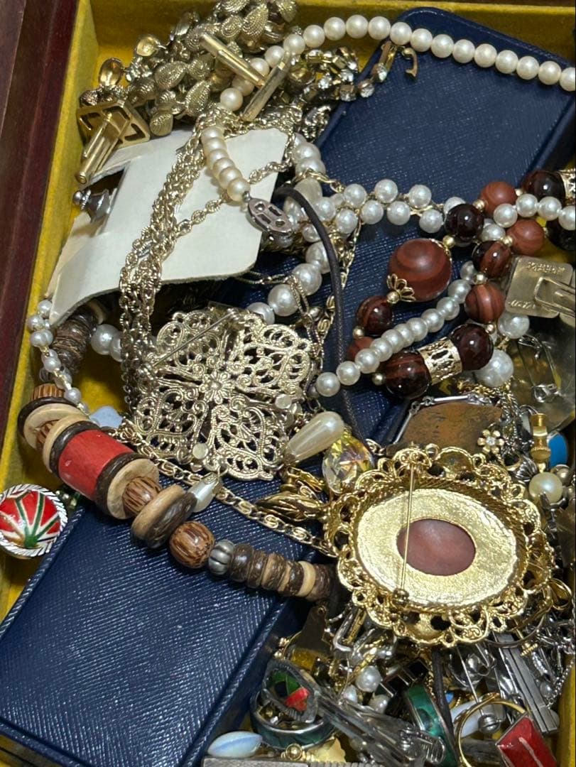 遺品整理　アクセサリーまとめ　ジャンク