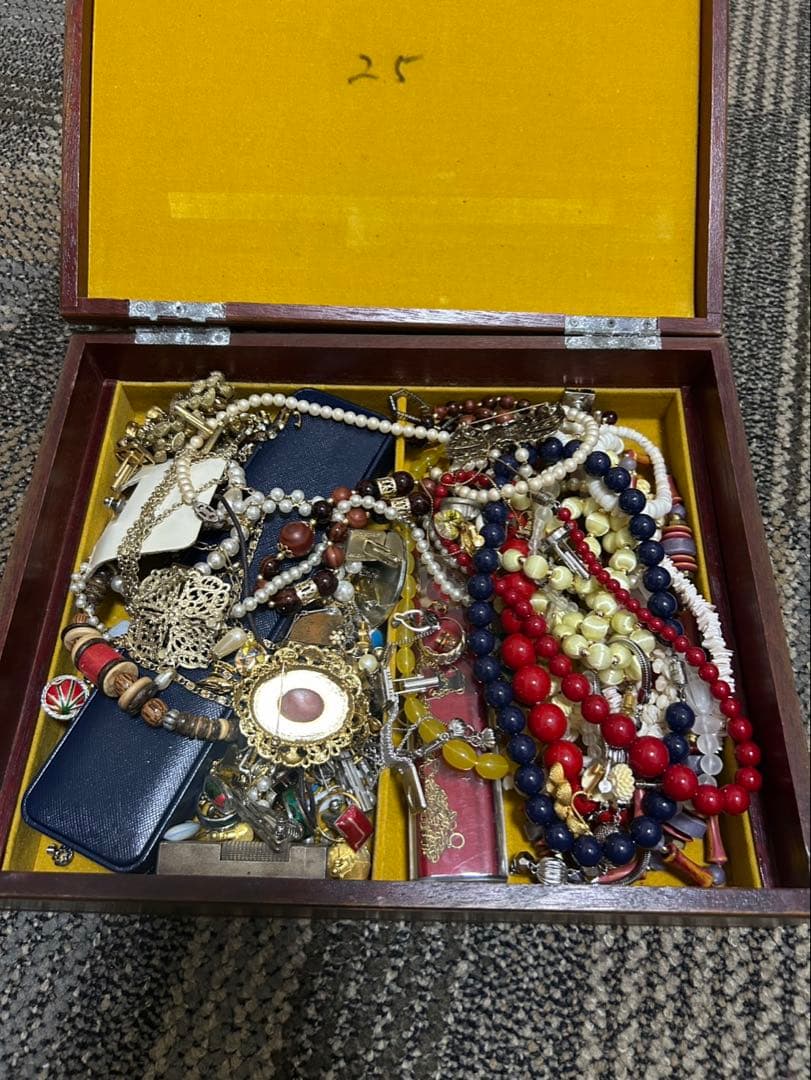 遺品整理　アクセサリーまとめ　ジャンク