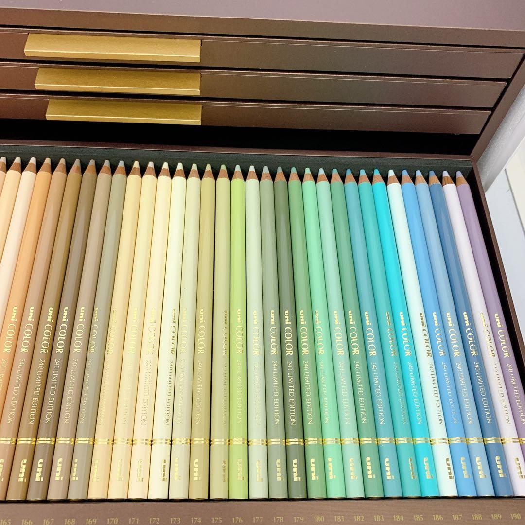 11SAM31【未使用】uni COLOR 色鉛筆 240本 箱付き 文房具