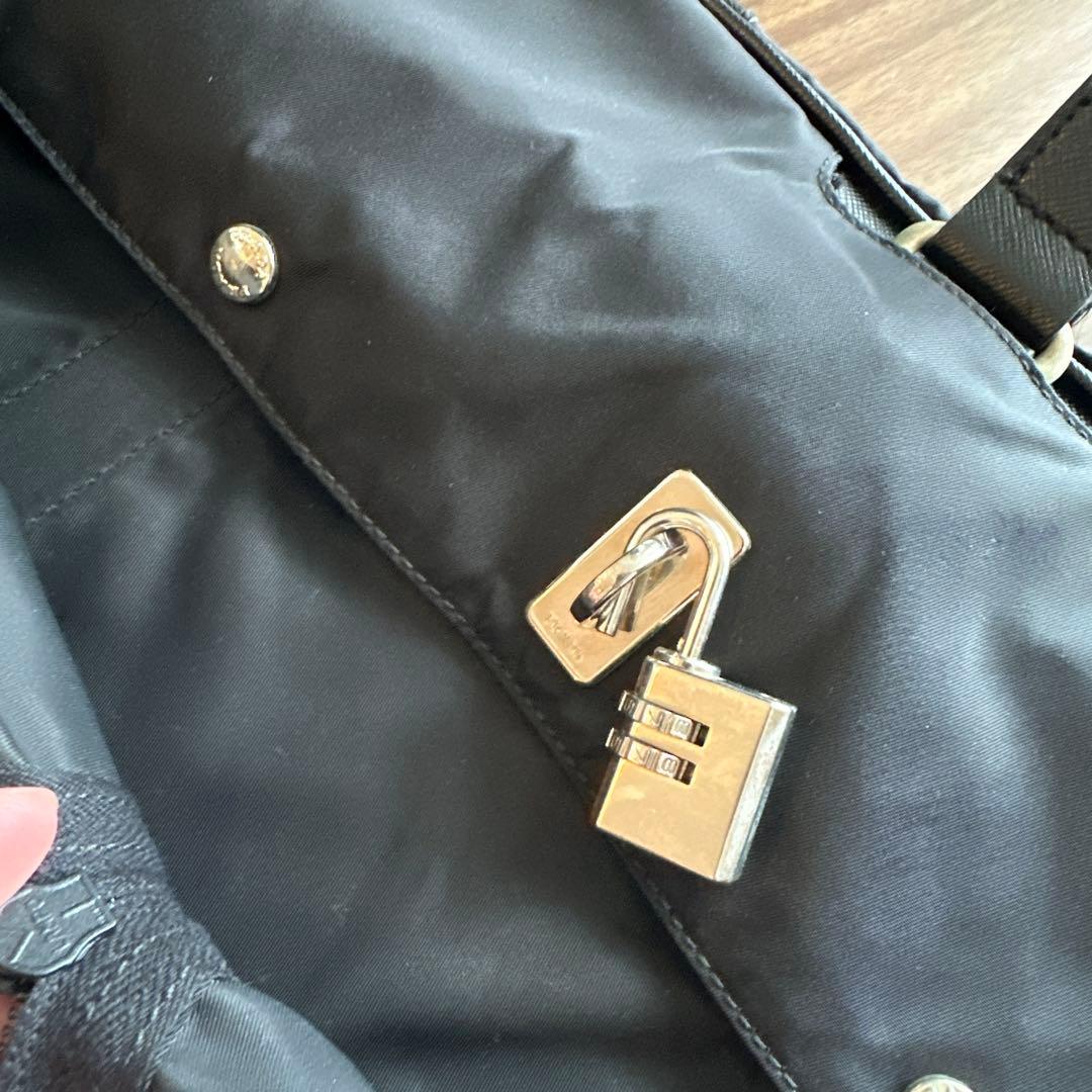 プラダ　ブラックナイロンキャリーケース未使用