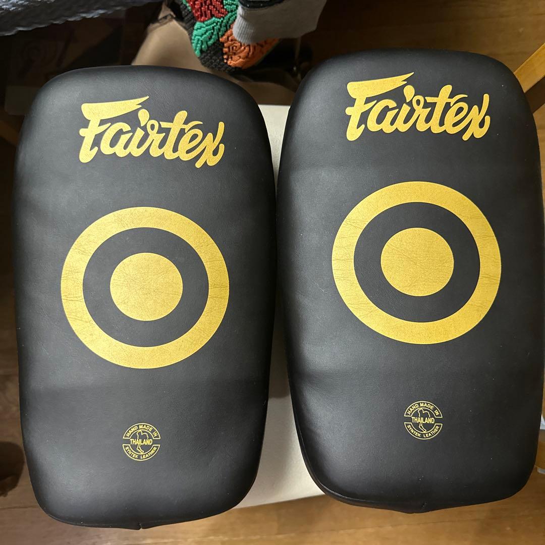 Fairtex キックミット KPLC5 | 黒金