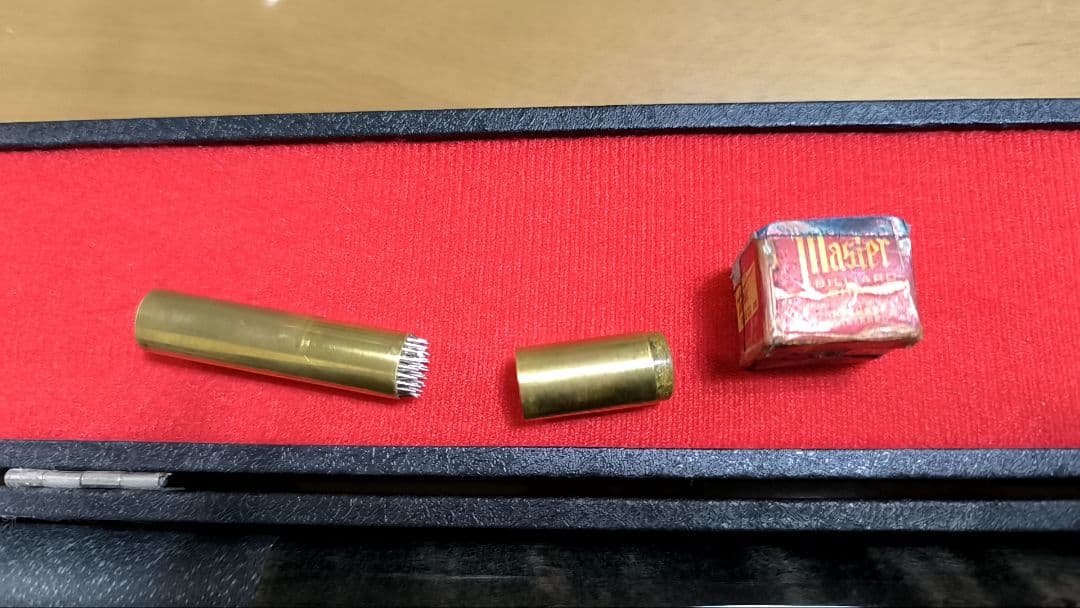 Adam XIV ビリヤードキュー (ケース、チョーク、カラーティップピック付)