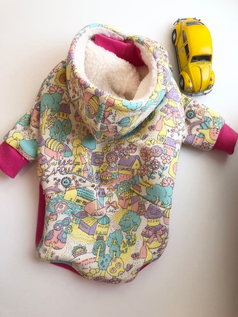 ヒョウ柄パーカー　イタグレ服　犬服　バンドメイド