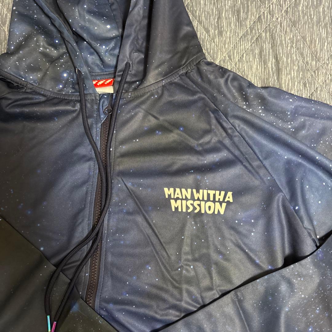 マンウィズアミッションUVカット宇宙柄パーカー