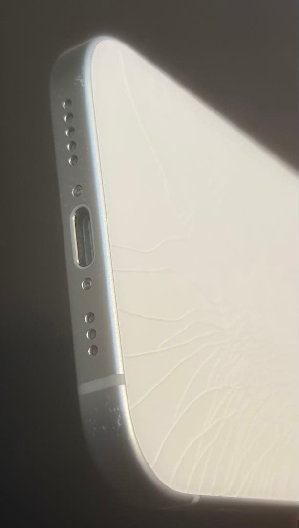 iPhone15 256GB SIMフリー ジャンク（背面割れ）