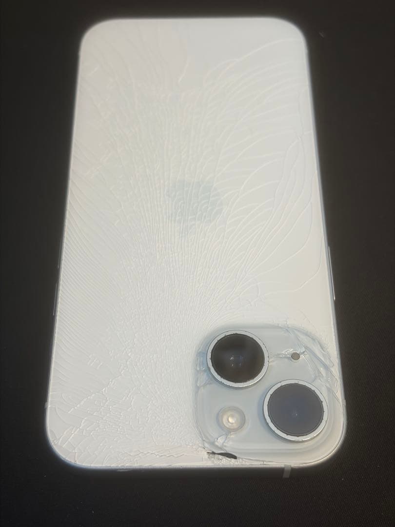 iPhone15 256GB SIMフリー ジャンク（背面割れ）