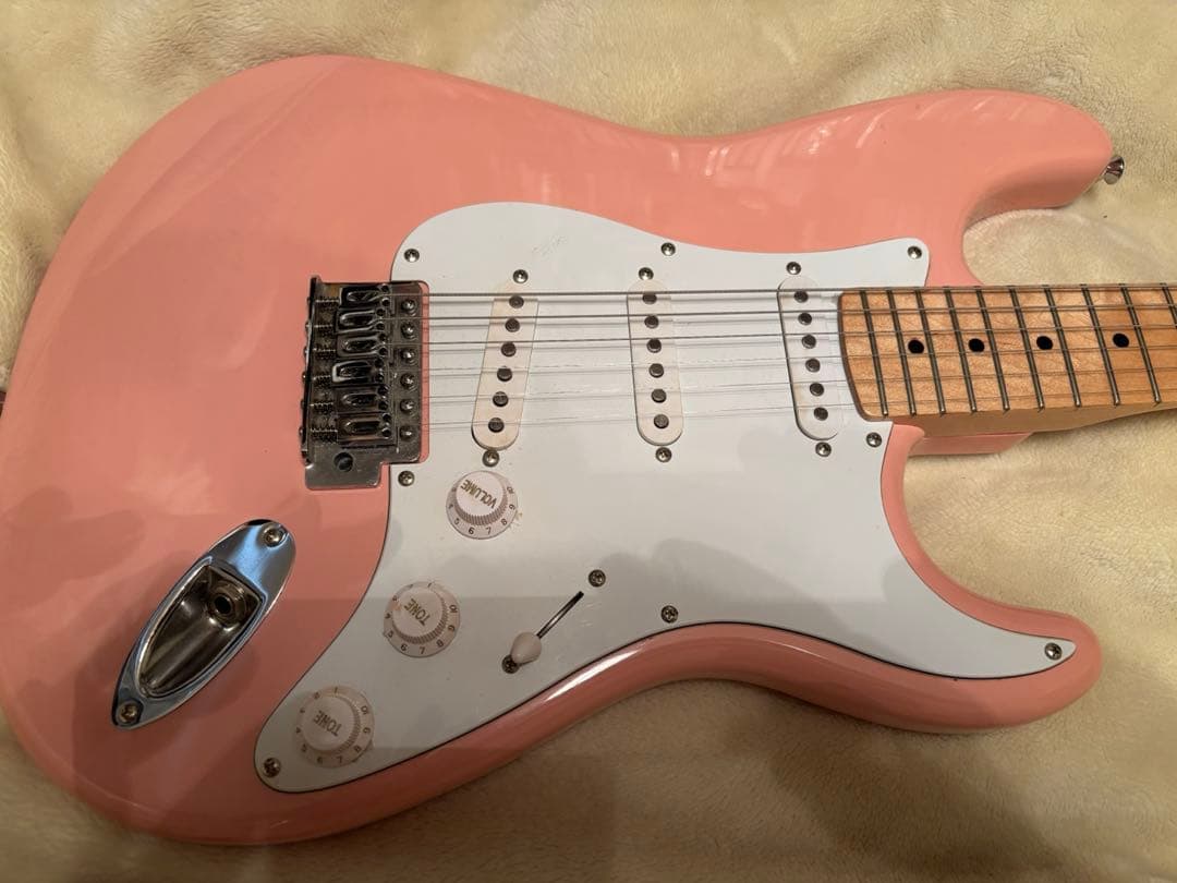 【激鳴り】フェルナンデス　ストラトキャスター　激レアカラーのシェルピンク風