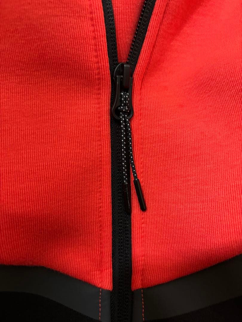 NIKE テックフリース 赤黒