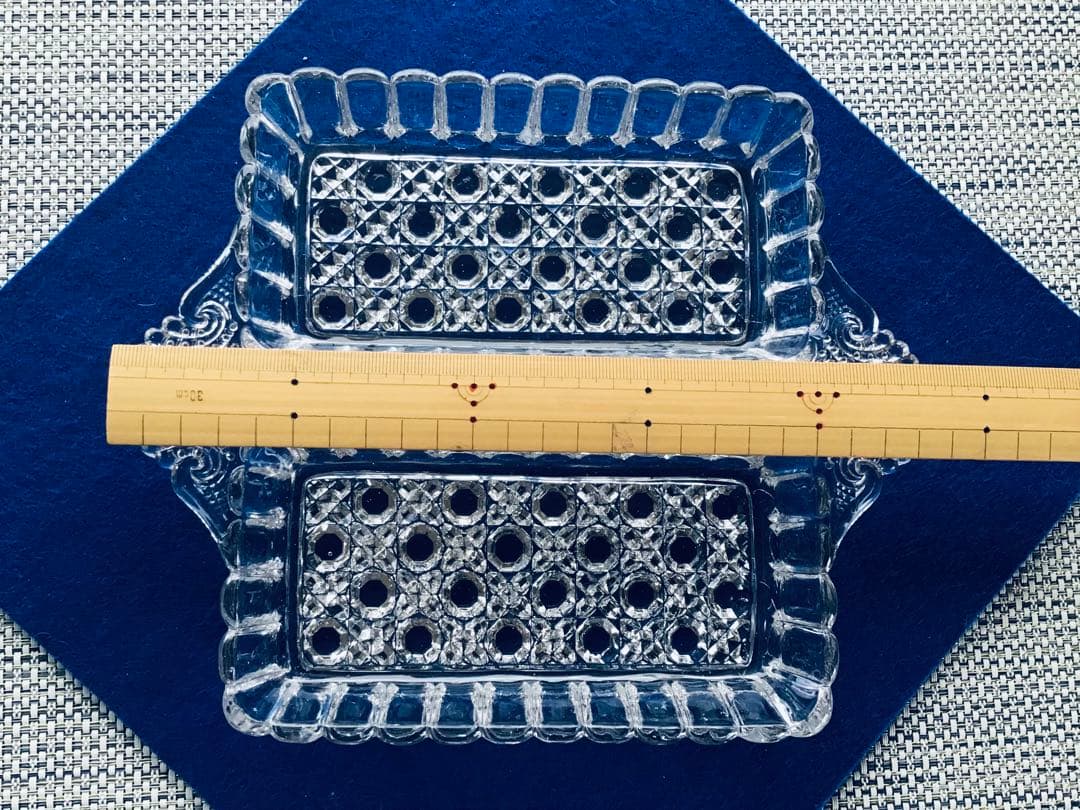 イギリスアンティークのサービングガラスプレート