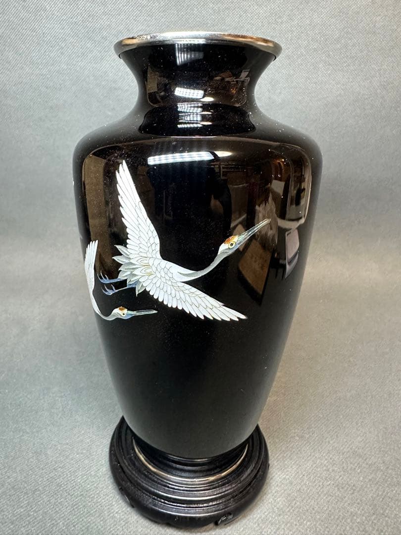 尾張七宝名工 七宝焼鶴文花瓶共箱 美品 服部良三作　アンティーク　コレクション