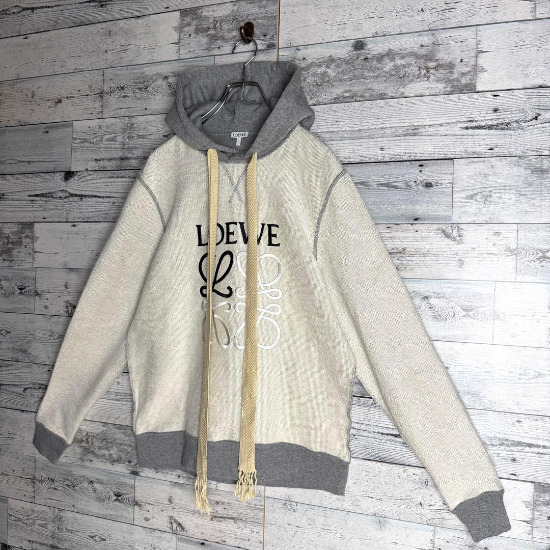 【ひつじ】ロエベ☆ 立体刺繍アナグラムロゴ入り スウェットパーカー.