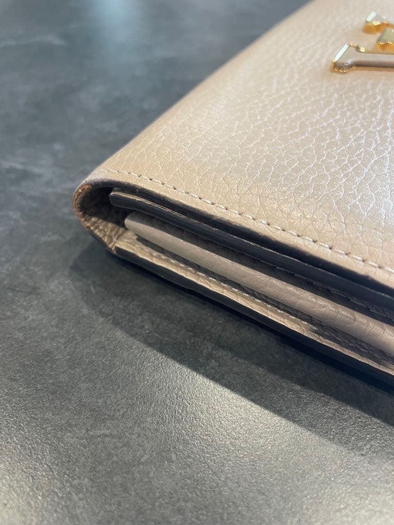 Louis Vuitton ベージュ 二つ折り財布