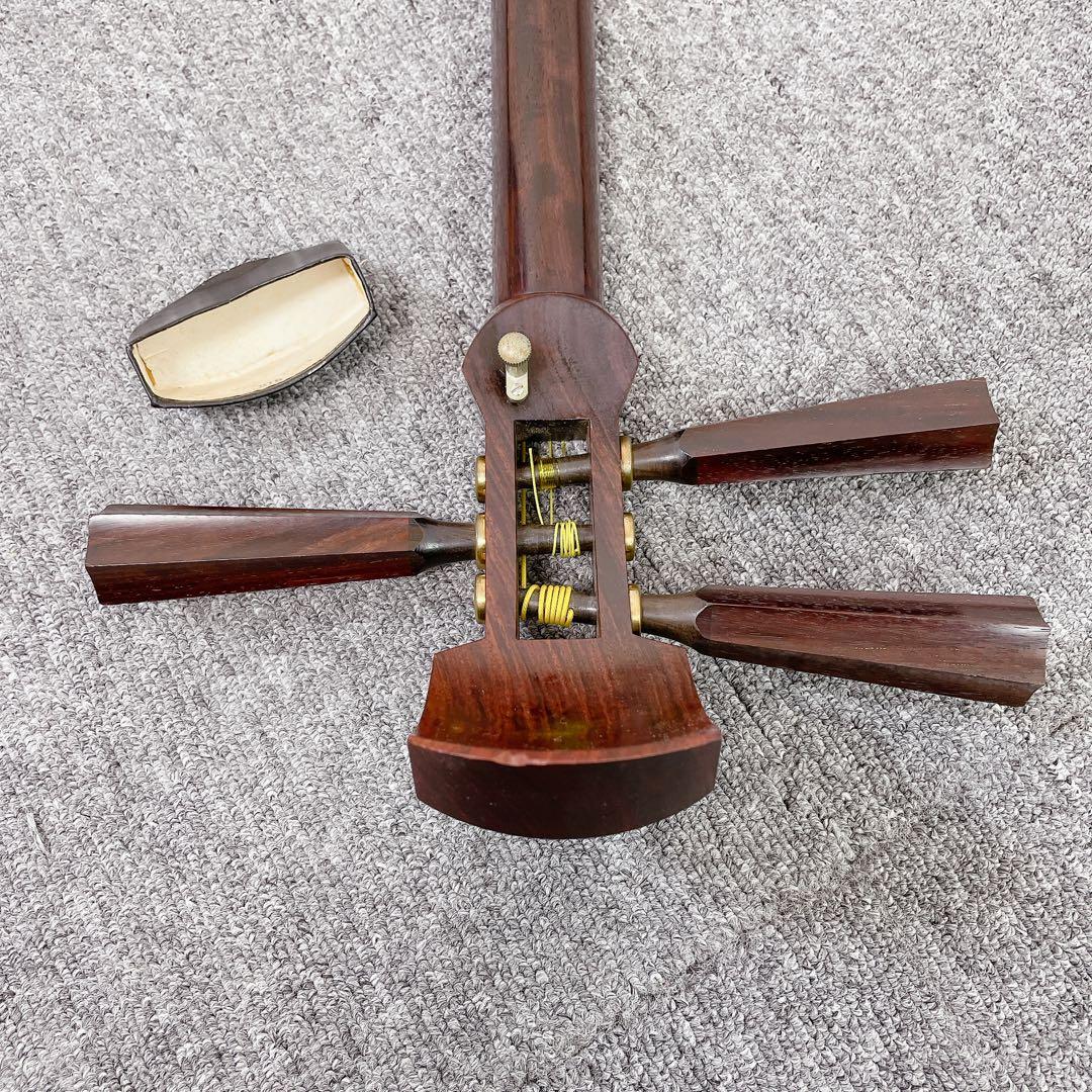 津軽三味線 太棹 段違い溝 紅木 東さわり 犬皮 丸打胴 和楽器