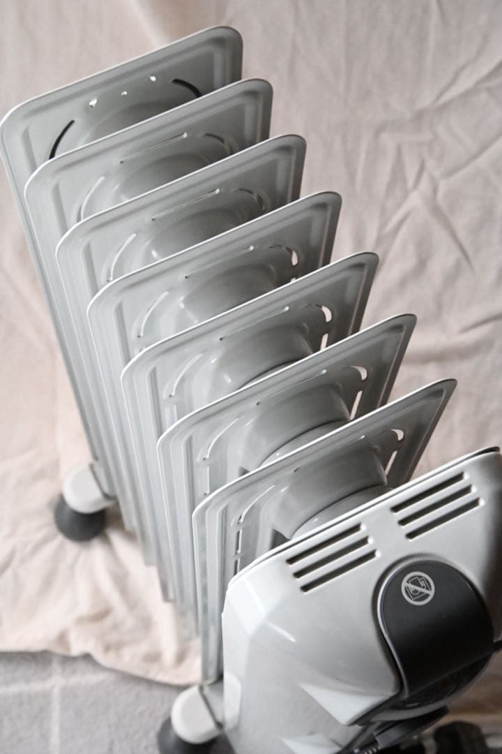 ★美品✨★デロンギDe'Longhi オイルヒーター　RHJ11G0812-DG