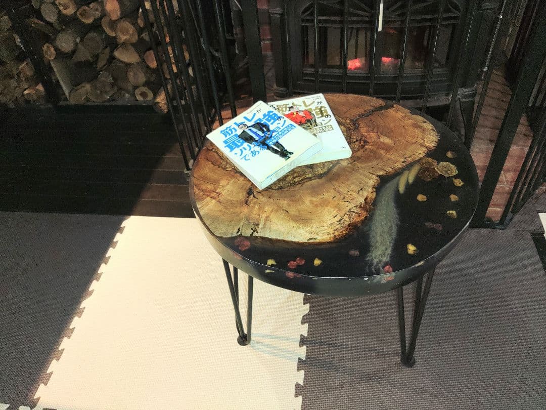 レジンとドライフラワーのテーブル