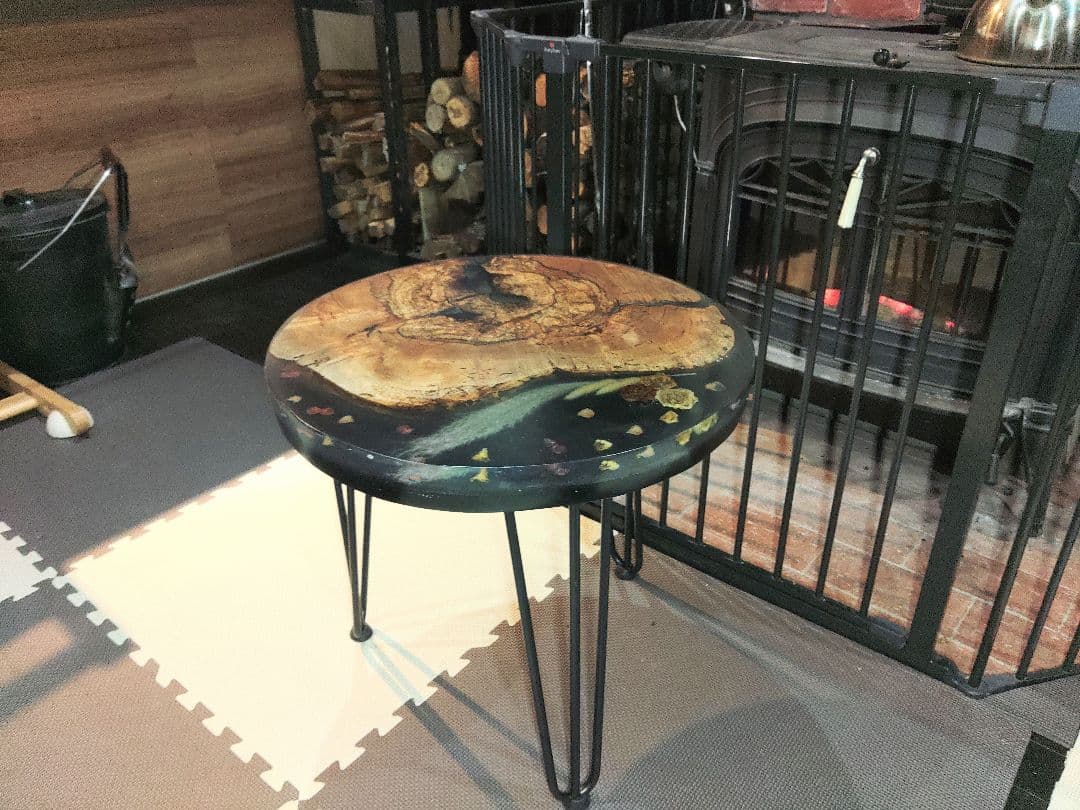 レジンとドライフラワーのテーブル