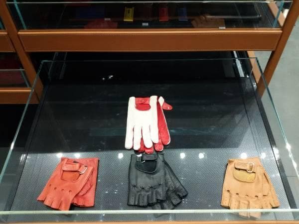 メローラ ディア黒 指貫ドライビンググローブ フェラーリ別注元MEROLA