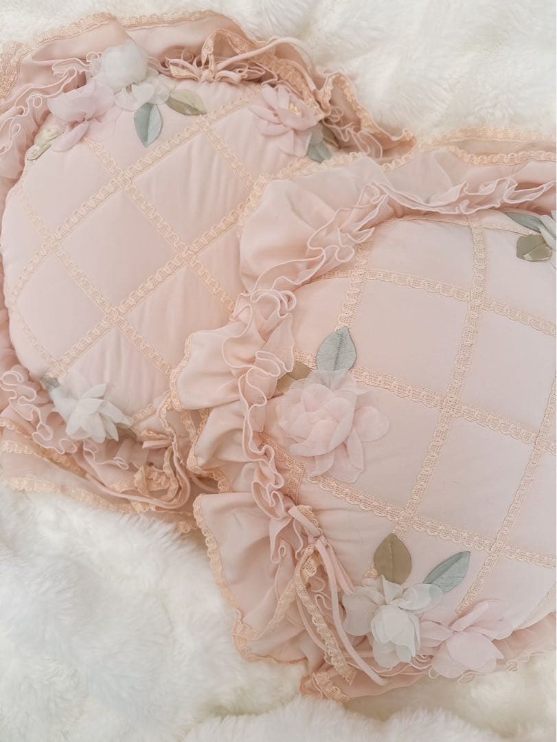 新品未使用さえらベルパーチフリフリのフリル付きピンク円形クッション約45cm