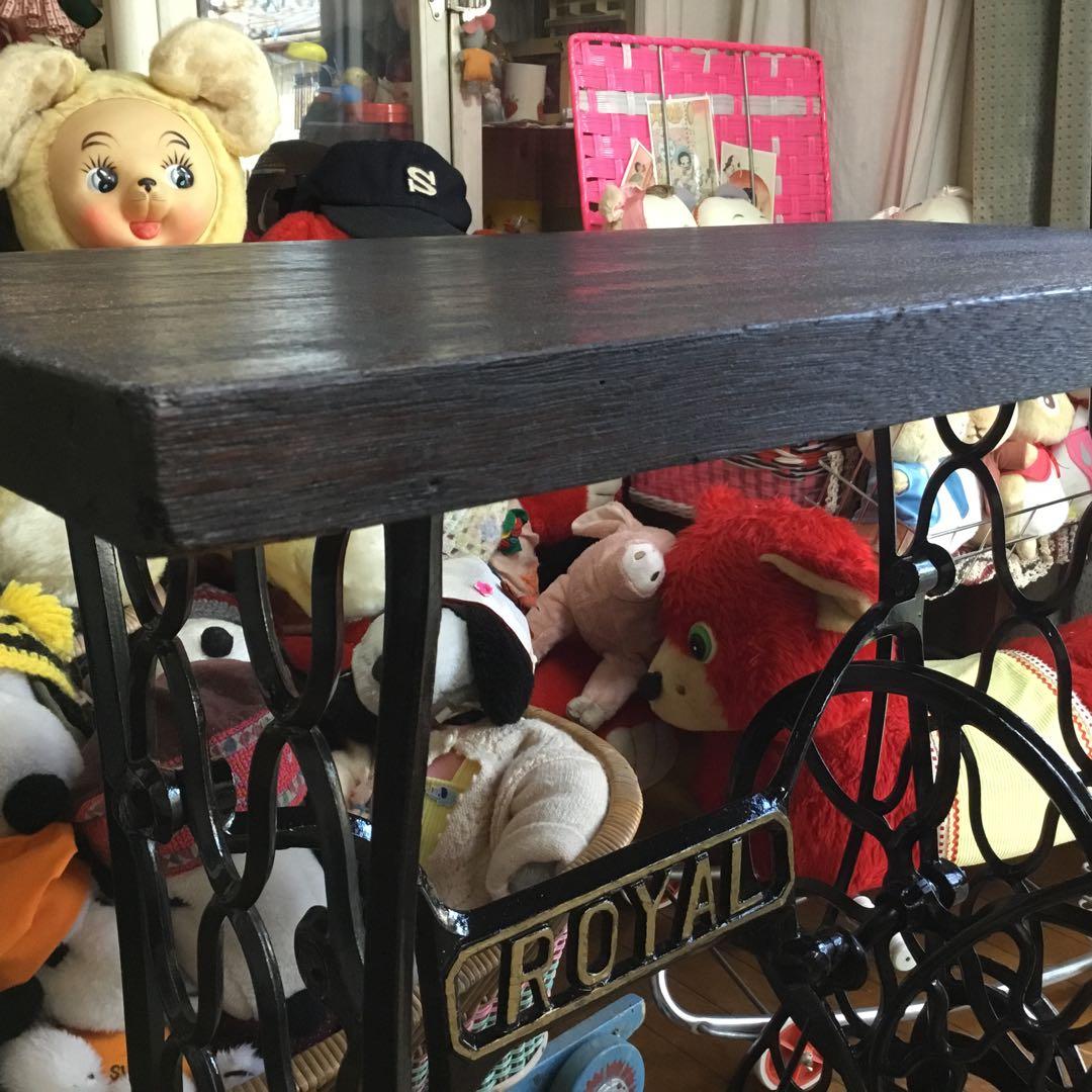 ※アンティーク※ 足踏みミシン脚のテーブル　アイアン　飾り棚