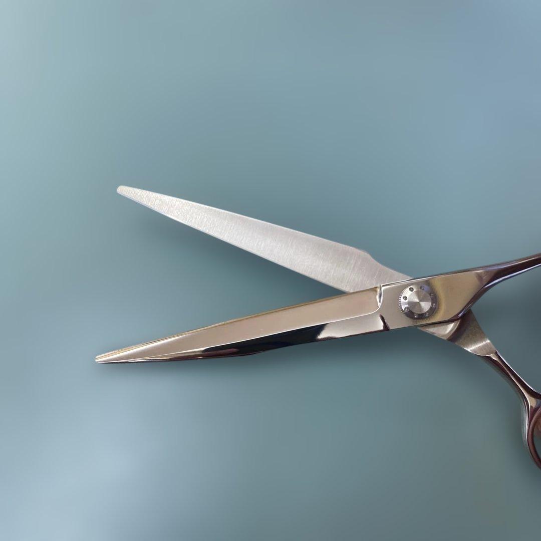 さくさく切れ味抜群６,７５インチ剣刃シザー　新品　理美容専用はさみ　切れ味抜群！