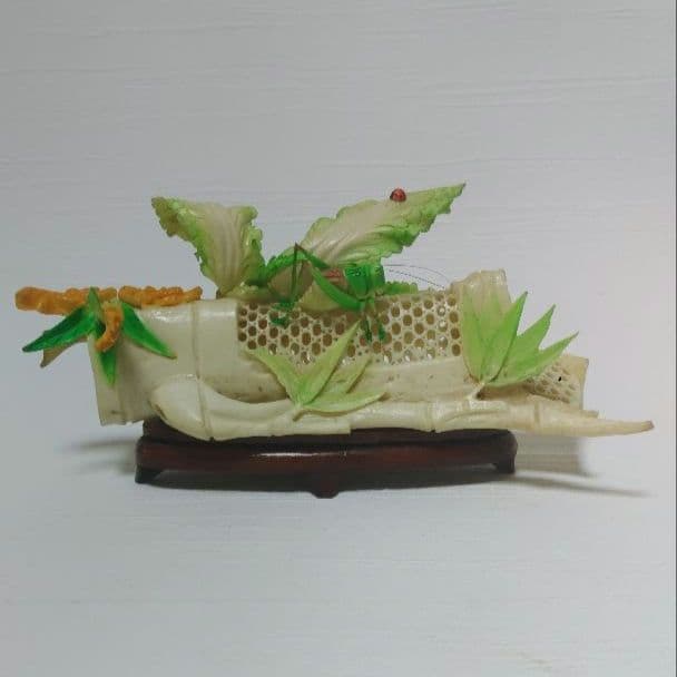 竹と白菜とバッタの彫刻　牛骨製　飛蝗　置物　中国美術　ミ10