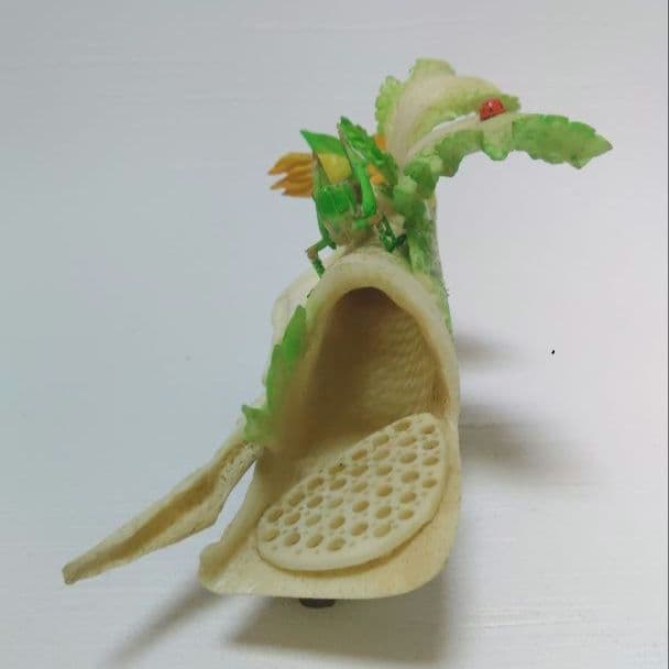 竹と白菜とバッタの彫刻　牛骨製　飛蝗　置物　中国美術　ミ10