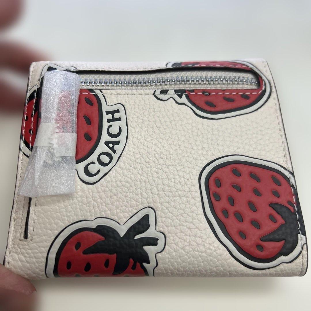 COACH イチゴ柄 二つ折り財布 新品未使用