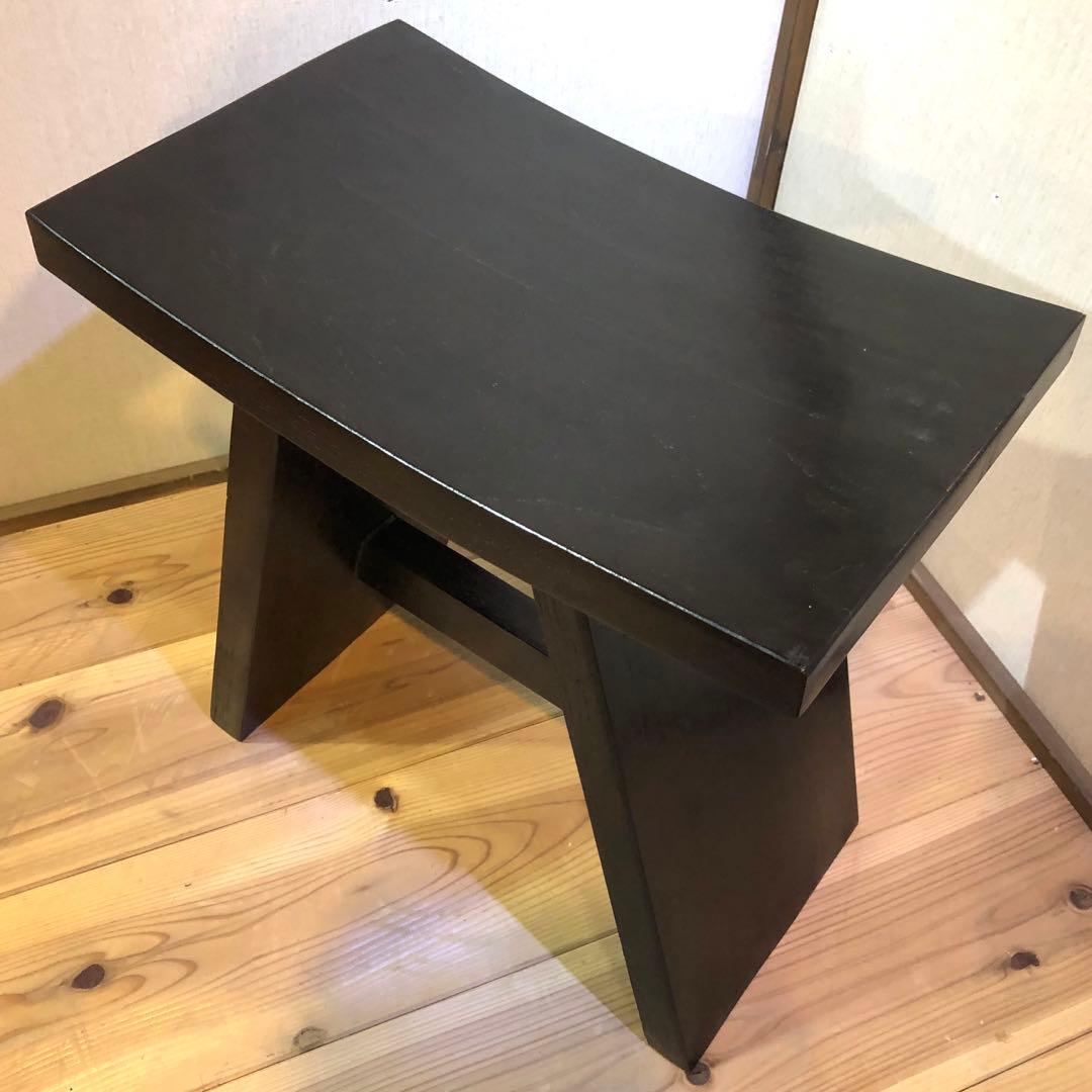 ずっしりとしたチーク材のスツール ダークカラー 腰掛 椅子 チーク無垢材