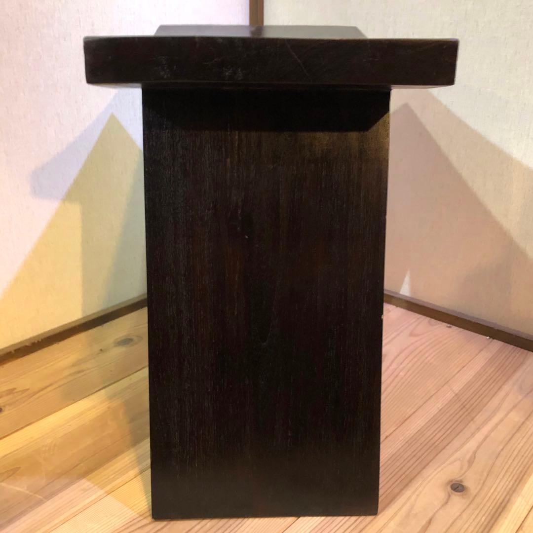 ずっしりとしたチーク材のスツール ダークカラー 腰掛 椅子 チーク無垢材
