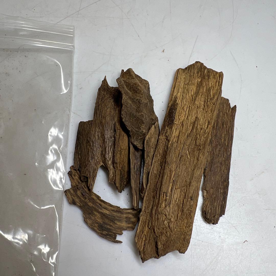 ベトナム・ダナン産　沈香　トヒエ　65g 東さ7-1128☆2F