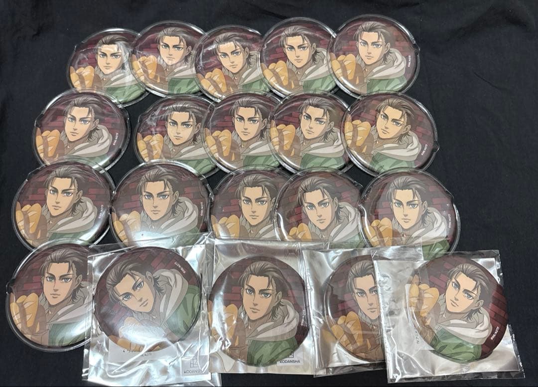 進撃の巨人　エレン　缶バッジ　スマイルベースカフェ