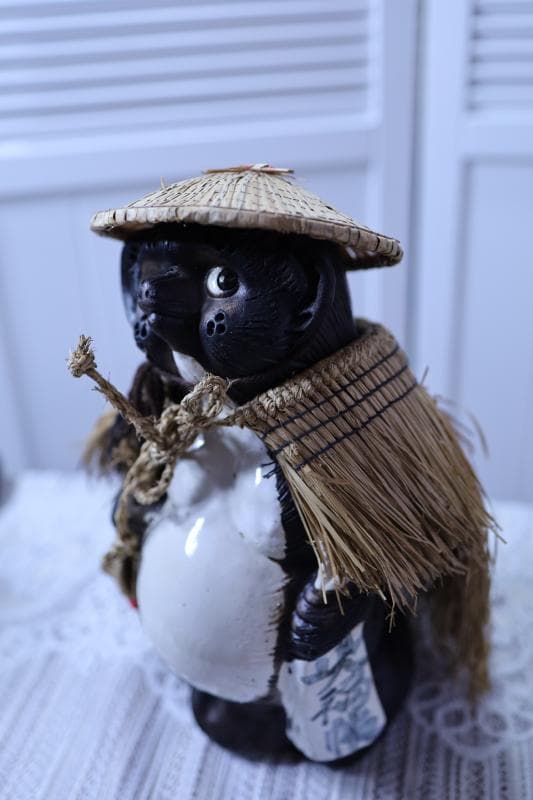 ◆信楽焼　狸さん　高さ約30㎝ ◆笠・嚢・藁草履を下げた珍しい狸　置物　陶器