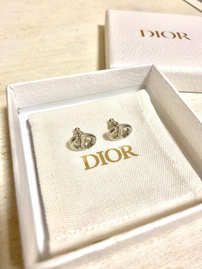 Dior CD Navy スタッドピアス