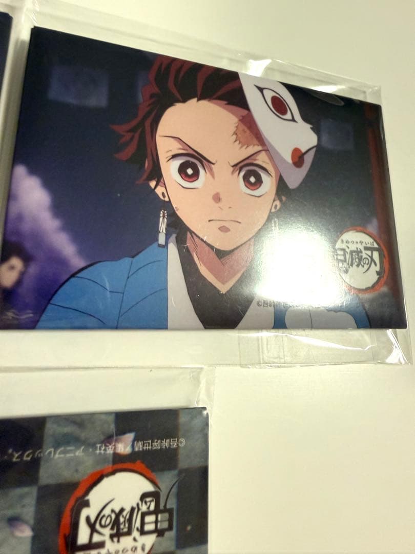 希少品　鬼滅の刃 場面写スクエア缶バッジ　炭治郎　禰豆子　義勇