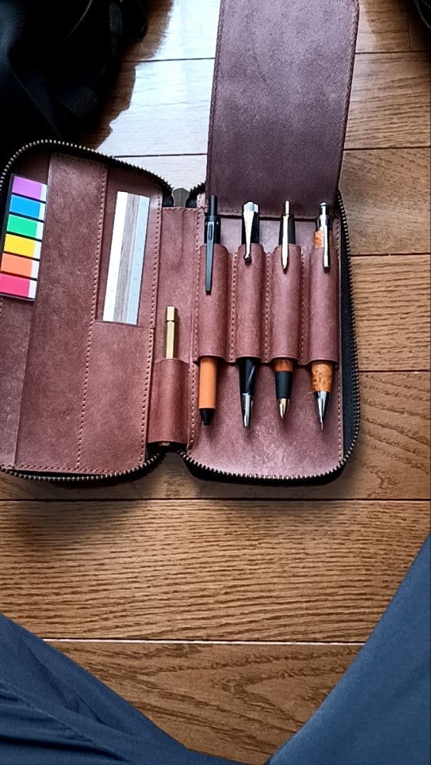 ラウンドジップペンケース【検索用】　バハギア　野原工芸　工房楔