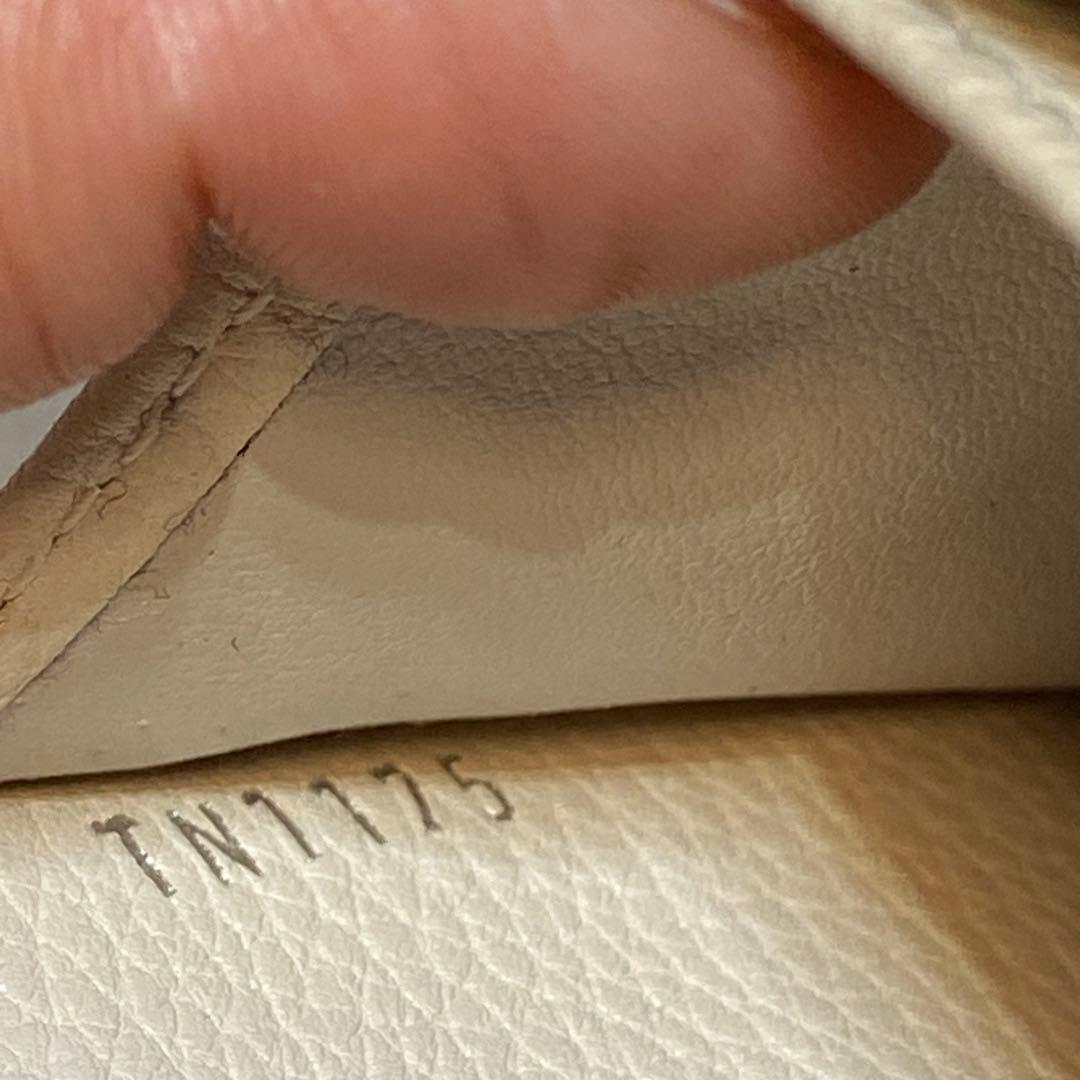 ルイヴィトン⭐️ポルトフォイユ・イリス　マヒナ　イヴォワール　長財布