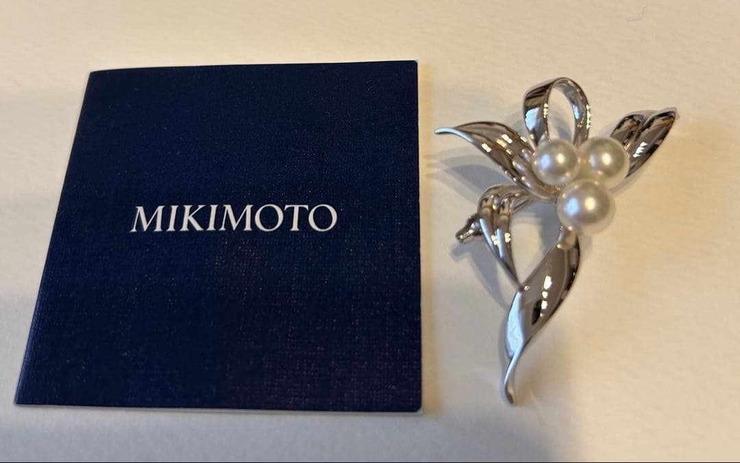 近年デザインMIKIMOTO 花モチーフ ブローチ