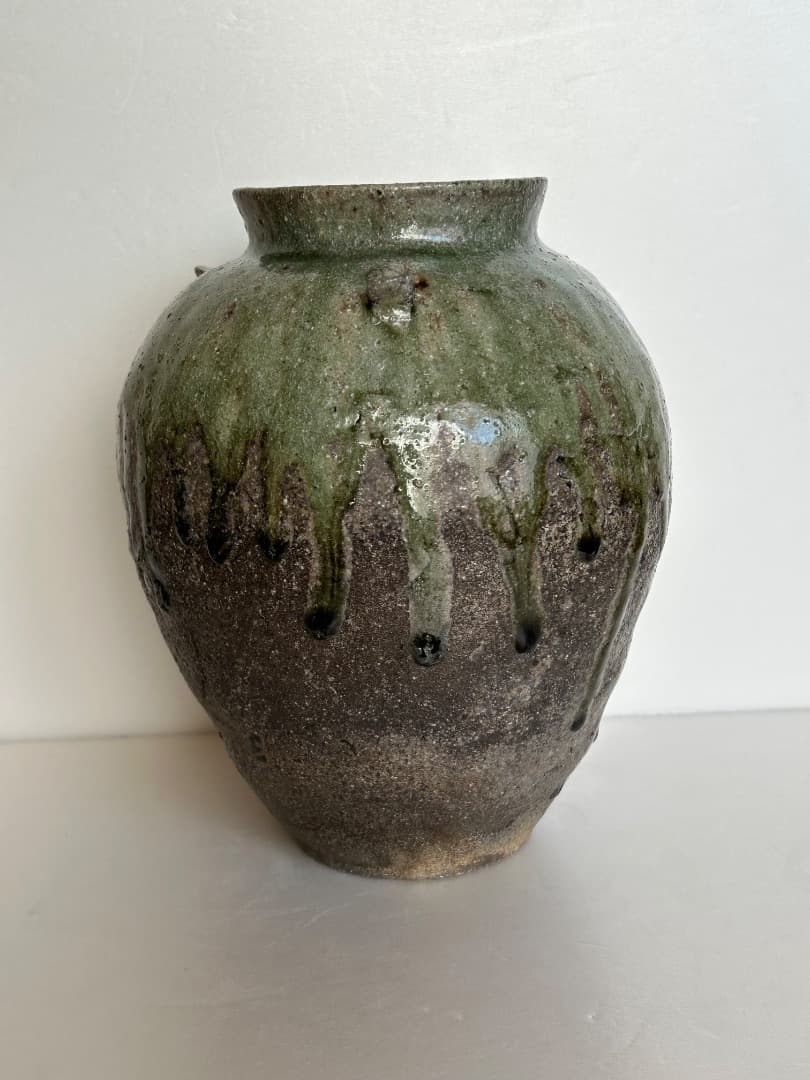 灰釉壺　(竹内公明 作)